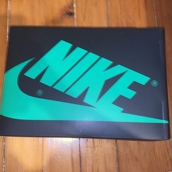 Nike air Jordan one green, size 9 women’s and 7.5 men’s - Picture 5 of 5